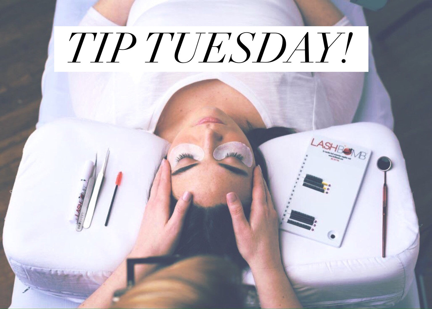 woman getting eyelash extensions