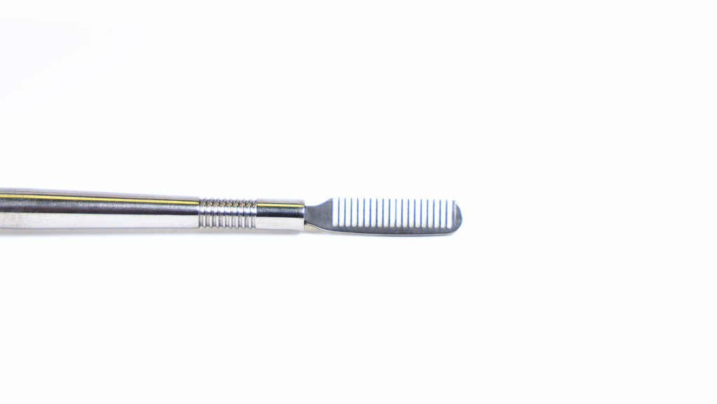 STAINLESS STEEL COMBING TOOL